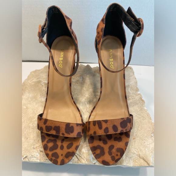 NIB Bamboo Sueded Leopard Print Block High Heel Sandal Sz 10 M - Picture 3 of 11